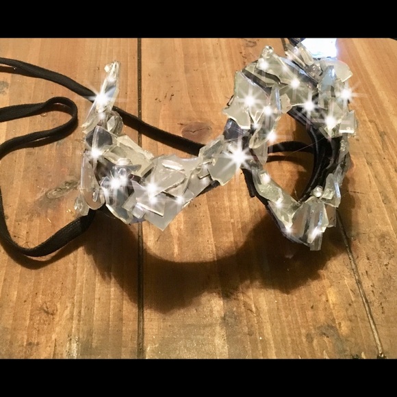 “shattered glass” masquerade mask - Picture 3 of 4